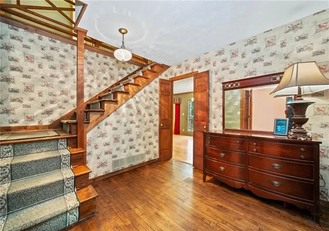 3rd image of 1996 Thomas Rd, Canton, GA 30115 | MLS# 7755135