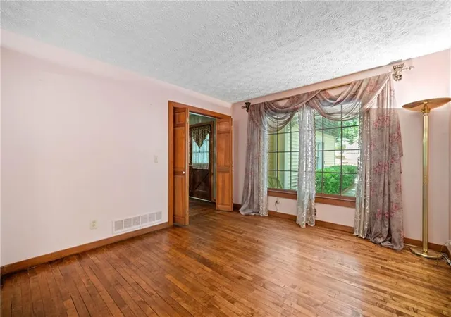 4th image of 1996 Thomas Rd, Canton, GA 30115 | MLS# 7755135