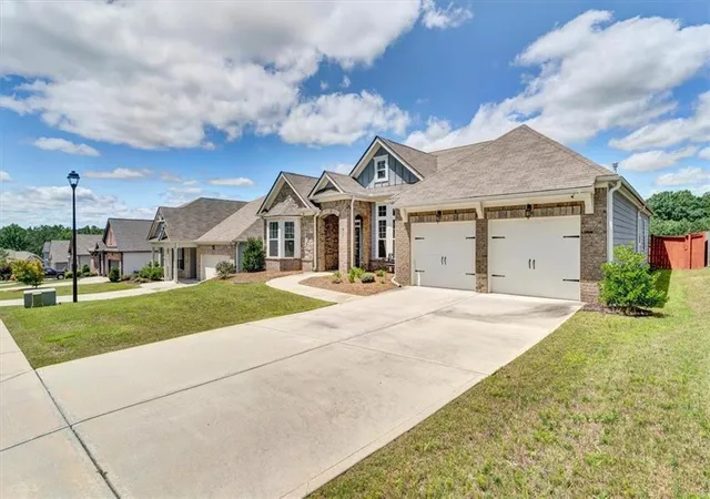 Photo 2 of Sale Pending at 810 Codex Dr, Fairburn, GA 30213 | MLS# 7794533 | Listing updated on 2026-09-12