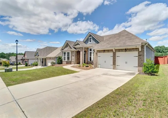 Photo 3 of Sale Pending at 810 Codex Dr, Fairburn, GA 30213 | MLS# 7794533 | Listing updated on 2026-09-12