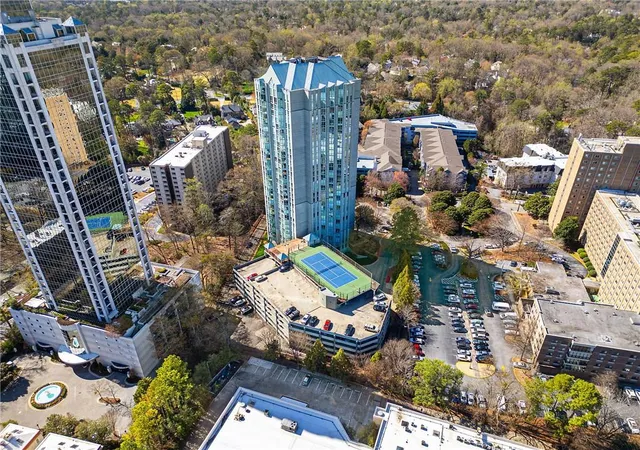 Listing Photo 2 - Condo for sale in building located at 2870 Pharr Ct S Nw, Atlanta, GA 30305 - Unit #2701