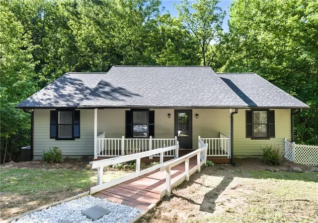 Homes for sale in Cleveland, GA | 1029 Woodlawn Dr, Cleveland, GA 30528 | MLS# 7771254
