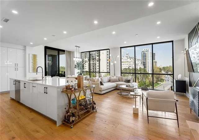 1st image of 2425 Peachtree Rd Ne #901, Atlanta, GA 30305 | MLS# 7741931
