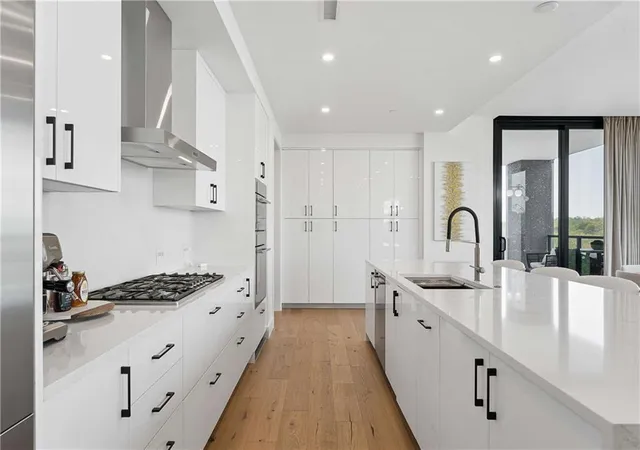 2nd image of 2425 Peachtree Rd Ne #901, Atlanta, GA 30305 | MLS# 7741931