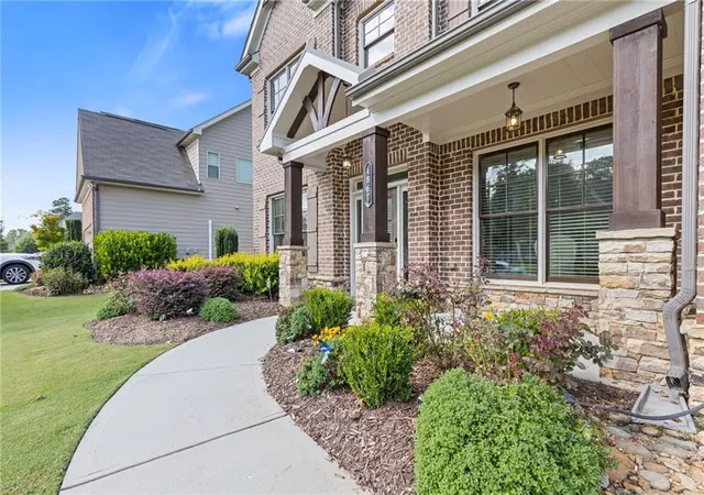 Photo 4 of Sale Pending at 4867 Hunters Grv Way, Buford, GA 30518 | MLS# 7810431 | Listing updated on 2026-08-30