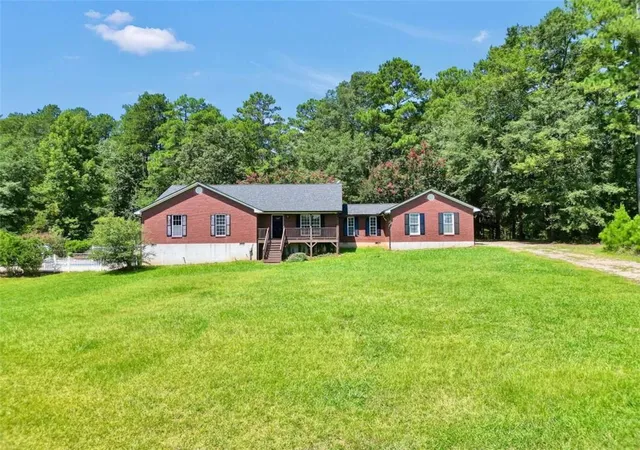 Photo 2 of Sale Pending at 390 Burg Rd, Locust Grove, GA 30248 | MLS# 7819798 | Listing updated on 2026-10-29