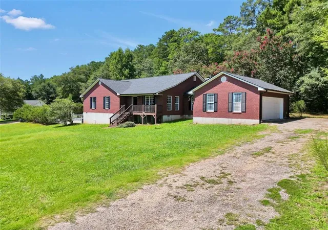 Photo 3 of Sale Pending at 390 Burg Rd, Locust Grove, GA 30248 | MLS# 7819798 | Listing updated on 2026-10-29