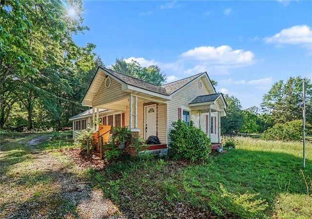 Homes for sale in Toccoa, GA | 1288 Rose Ln, Toccoa, GA 30577 | MLS# 7766843