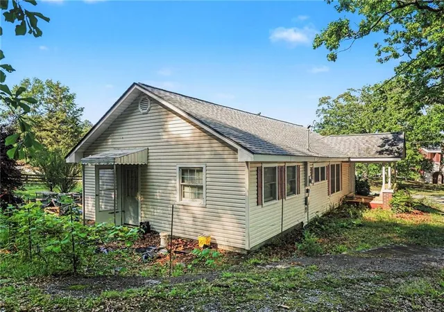 Homes for sale in Toccoa, GA | 1288 Rose Ln, Toccoa, GA 30577 | MLS# 7766843