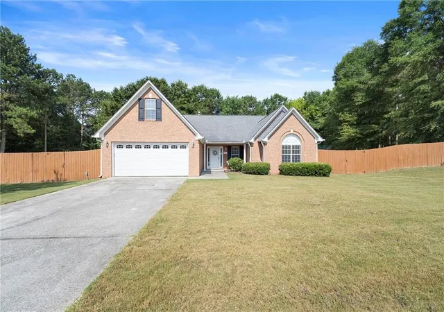 Photo 2 of Single family home for sale at 4011 Lafayette Wy, Loganville, GA 30052 | MLS# 7828369 | Listing updated on 2026-09-14