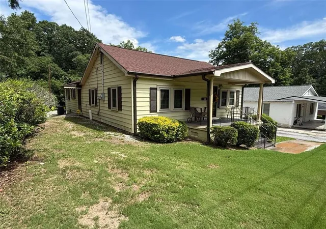 Photo 3 of Single family home for sale at 954 Bryant St, Conyers, GA 30012 | MLS# 7794303 | Listing updated on 2026-06-25