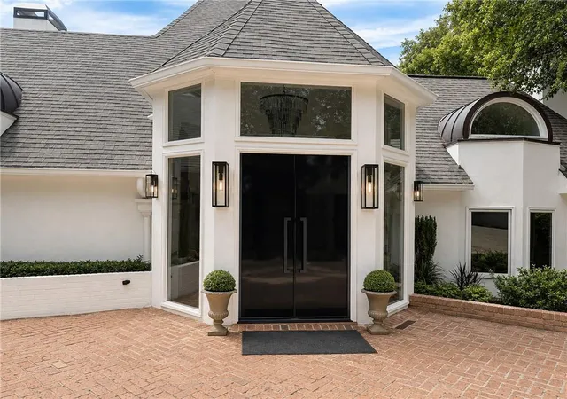 Photo 3 of Sale Pending at 3906 Paces Fry Rd Nw, Atlanta, GA 30327 | MLS# 7810432 | Listing updated on 2026-09-29