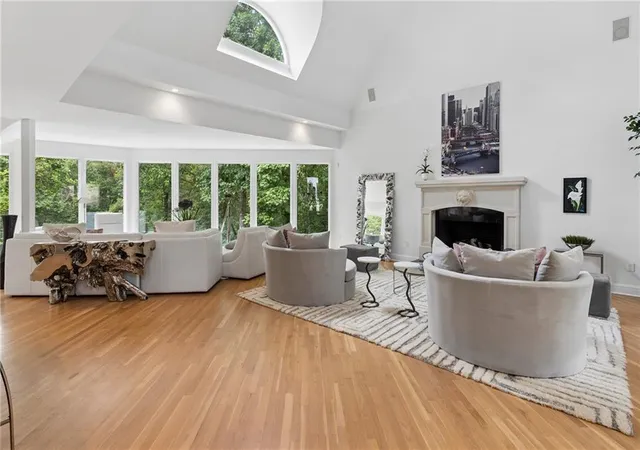 Photo 4 of Sale Pending at 3906 Paces Fry Rd NW, Atlanta, GA 30327 | MLS# 7810432 | Listing updated on 2026-09-29