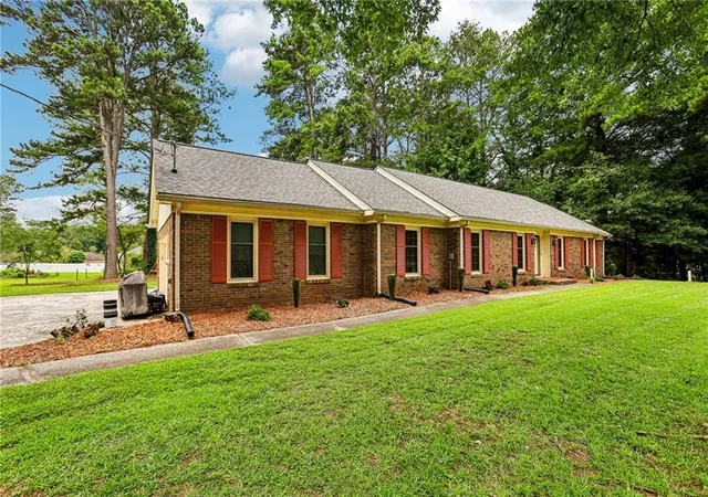 2nd image of 145 White Rd, Fayetteville, GA 30214 | MLS# 7806146