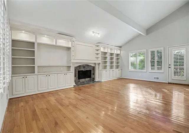 Photo 4 of Single family home for sale at 140 Fairway Ridge Dr, Johns Creek, GA 30022 | MLS# 7787154 | Listing updated on 2026-09-14