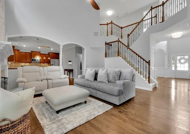 Photo 3 of Sale Pending at 923 Van Briggle Path Ne, Sugar Hill, GA 30518 | MLS# 7811276 | Listing updated on 2026-10-22
