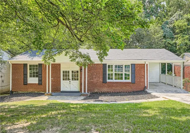 1st image of 895 Kings Grant Dr Nw, Atlanta, GA 30318 | MLS# 7821394