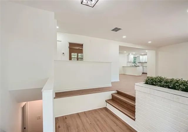 3rd image of 895 Kings Grant Dr Nw, Atlanta, GA 30318 | MLS# 7821394