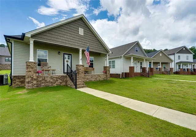 2nd image of 411 Coahulla Creek Dr, Dalton, GA 30721 | MLS# 7794552