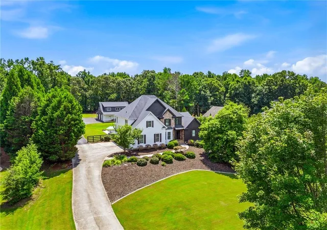 Photo 4 of Single family home for sale at 124 Savanna Ests Dr, Canton, GA 30115 | MLS# 7819126 | Listing updated on 2026-08-19