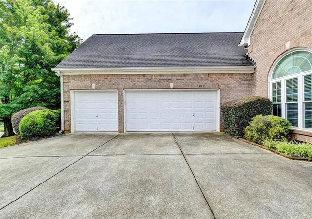 Photo 3 of Sale Pending at 3545 Stoneleigh Run Dr, Buford, GA 30519 | MLS# 7818060 | Listing updated on 2026-08-22