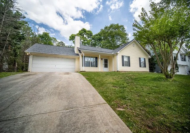 Homes for sale in Flowery Branch, GA | 1059 Bridle Creek Dr, Flowery Branch, GA 30542 | MLS# 7786664