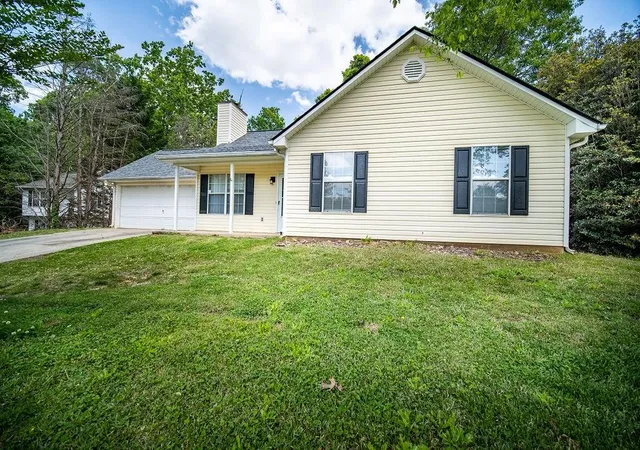 Homes for sale in Flowery Branch, GA | 1059 Bridle Creek Dr, Flowery Branch, GA 30542 | MLS# 7786664