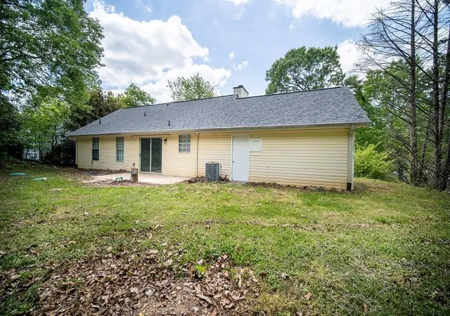 Homes for sale in Flowery Branch, GA | 1059 Bridle Creek Dr, Flowery Branch, GA 30542 | MLS# 7786664
