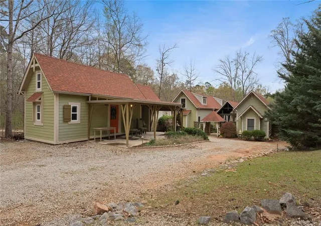 Homes for sale in Eatonton, GA | 243 Bluegill Rd, Eatonton, GA 30655 | MLS# 7801432
