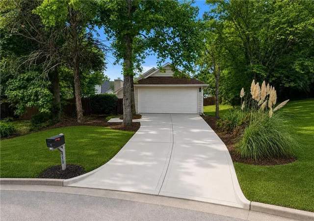 Photo 2 of Sale Pending at 713 Stonebridge Wy, Lithonia, GA 30058 | MLS# 7828689 | Listing updated on 2026-09-06