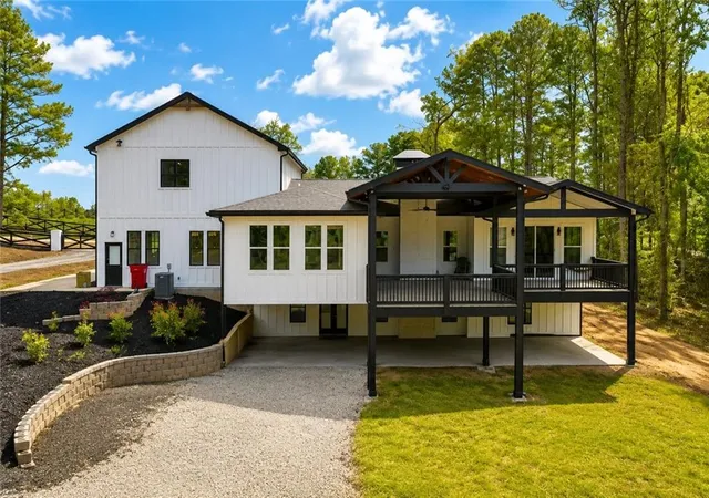 Photo 3 of Single family home for sale at 543 Duck Rd, Braselton, GA 30517 | MLS# 7819214 | Listing updated on 2026-08-11