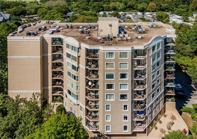 2nd image of 1 Biscayne Dr Nw, Atlanta, GA 30309