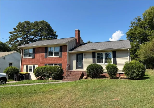 Photo 1 of Sale Pending at 202 Coosawattee Ave, Rome, GA 30165 | MLS# 7829233 | Listing updated on 2026-08-31
