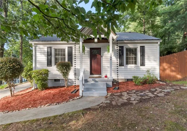 2nd image of 1396 Enota Ave Ne, Gainesville, GA 30501 | MLS# 7803292