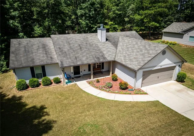 Photo 3 of Sale Pending at 829 Bethany Ests Dr, Monroe, GA 30655 | MLS# 7823660 | Listing updated on 2026-09-09
