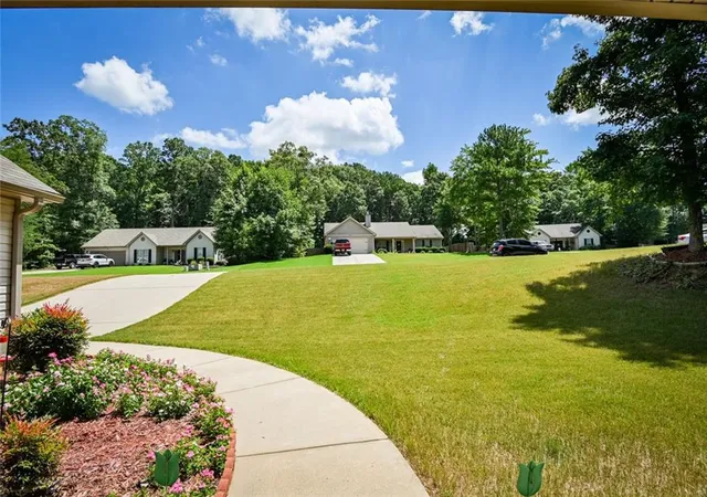 Photo 3 of Sale Pending at 829 Bethany Ests Dr, Monroe, GA 30655 | MLS# 7823660 | Listing updated on 2026-09-09
