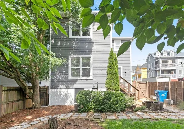 Photo 4 of Sale Pending at 562 Terry St SE, Atlanta, GA 30312 | MLS# 7774914 | Listing updated on 2026-09-02