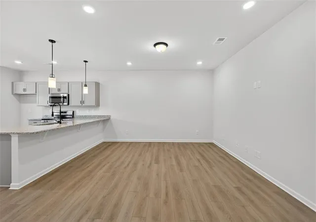 3rd image of 1100 Elowen Dr #104, Austell, GA 30168 | MLS# 7796195