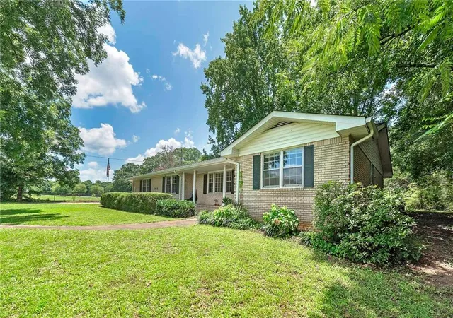 2nd image of 1318 East Lake Rd, Mcdonough, GA 30252 | MLS# 7807224