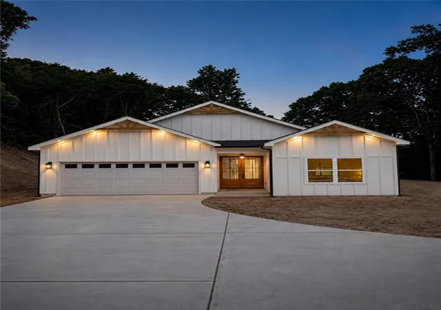 Photo 2 of Single family home for sale at 4635 Perry Rd, Gainesville, GA 30506 | MLS# 7829100 | Listing updated on 2026-08-29