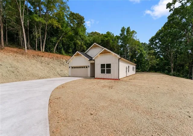 Photo 2 of Single family home for sale at 4635 Perry Rd, Gainesville, GA 30506 | MLS# 7829100 | Listing updated on 2026-08-29