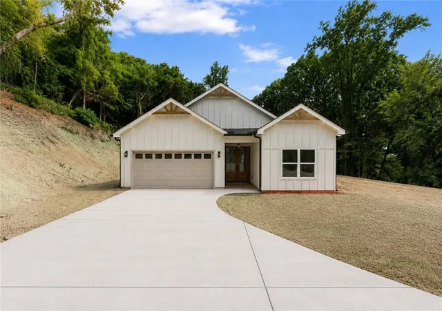 Photo 3 of Single family home for sale at 4635 Perry Rd, Gainesville, GA 30506 | MLS# 7829100 | Listing updated on 2026-08-29