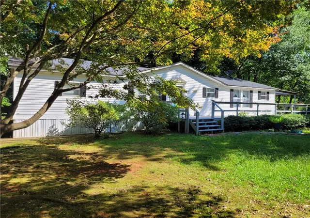 Photo 3 of Single family home for sale at 847 Knottywood Dr, Lavonia, GA 30553 | MLS# 7804051 | Listing updated on 2026-07-20