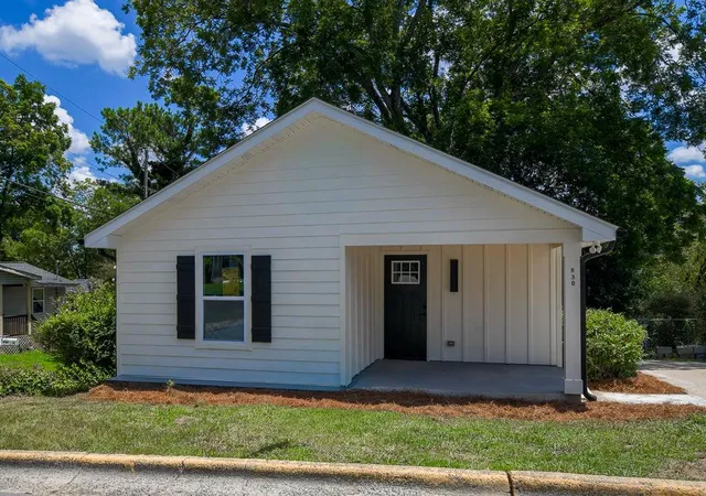 Photo 1 of Sale Pending at 830 Se High St, Gainesville, GA 30501 | MLS# 7811744 | Listing updated on 2026-08-28