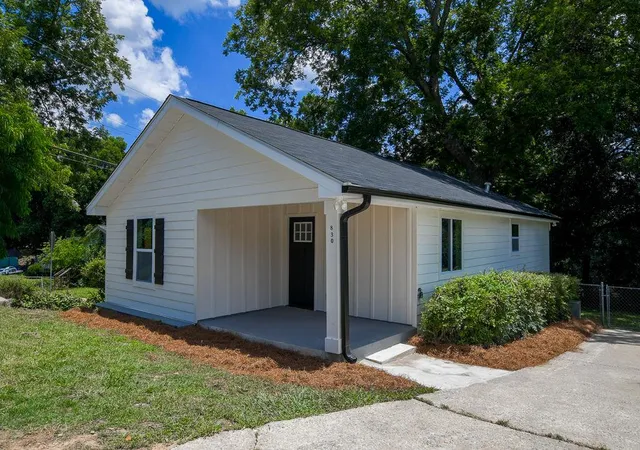 Photo 2 of Sale Pending at 830 Se High St, Gainesville, GA 30501 | MLS# 7811744 | Listing updated on 2026-08-28