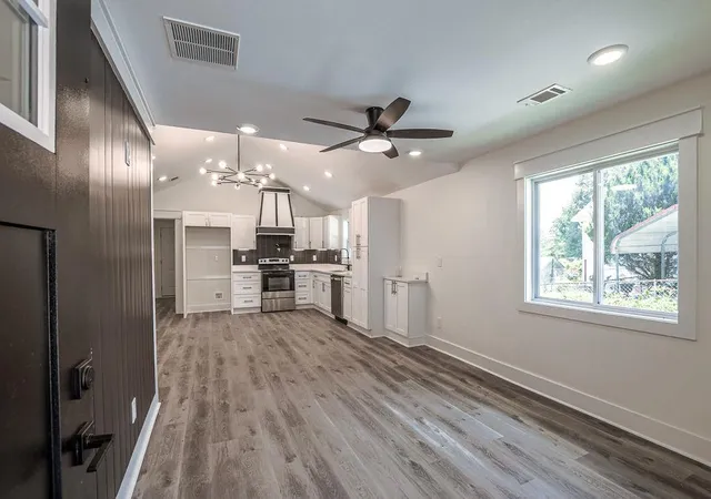 Photo 3 of Sale Pending at 830 Se High St, Gainesville, GA 30501 | MLS# 7811744 | Listing updated on 2026-08-28