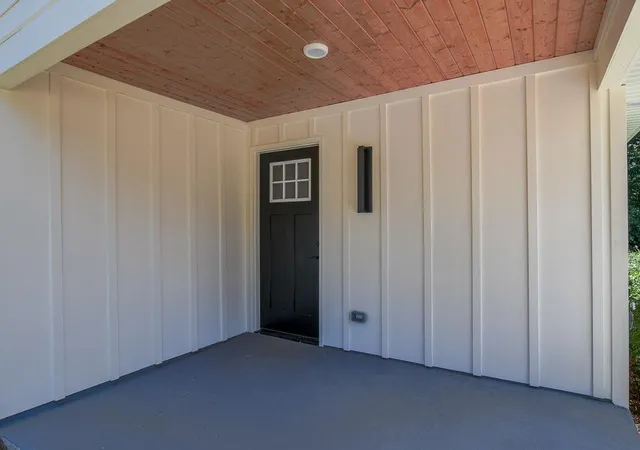 Photo 3 of Sale Pending at 830 SE High St, Gainesville, GA 30501 | MLS# 7811744 | Listing updated on 2026-08-28