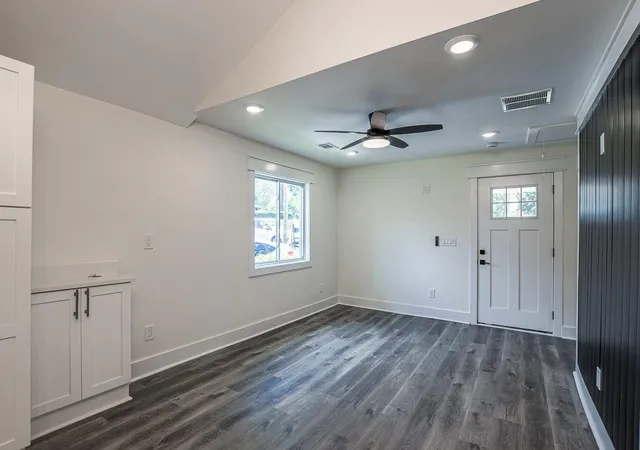 Photo 4 of Sale Pending at 830 SE High St, Gainesville, GA 30501 | MLS# 7811744 | Listing updated on 2026-08-28