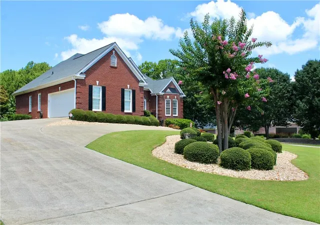 Photo 3 of Sale Pending at 628 Wellington Dr, Winder, GA 30680 | MLS# 7806222 | Listing updated on 2026-08-29