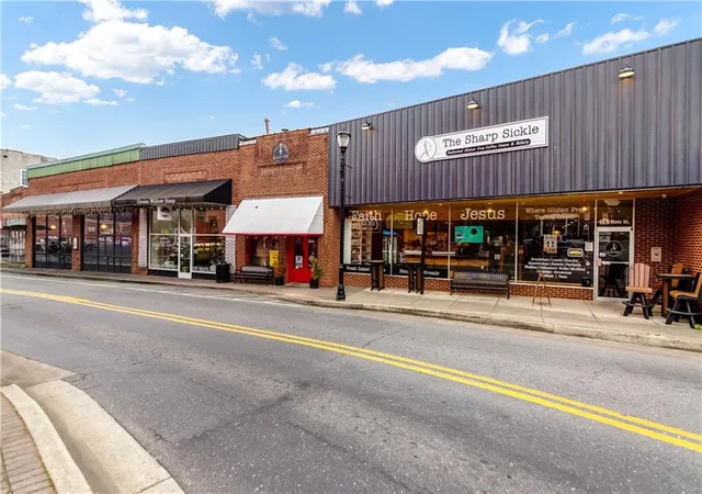 3rd image of 28 N Main St, Ellijay, GA 30540 | MLS# 7783365
